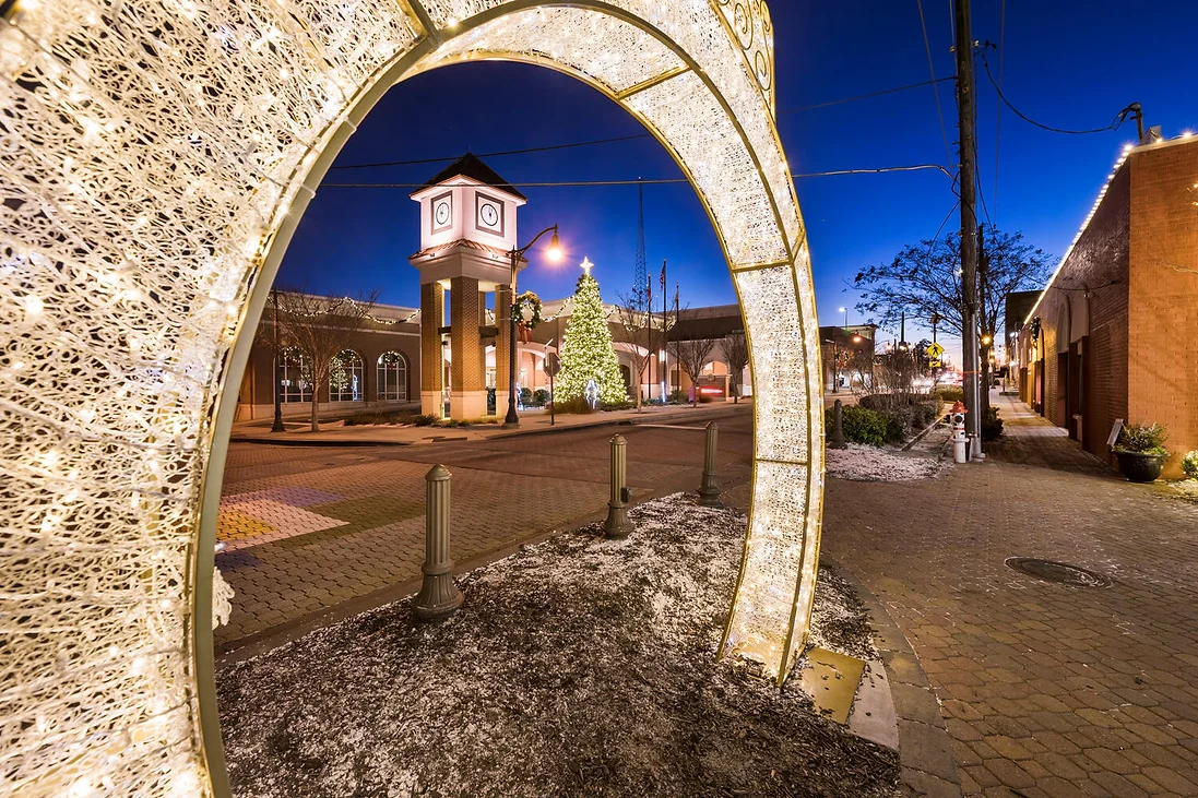 Commercial Christmas Lighting in a shopping center